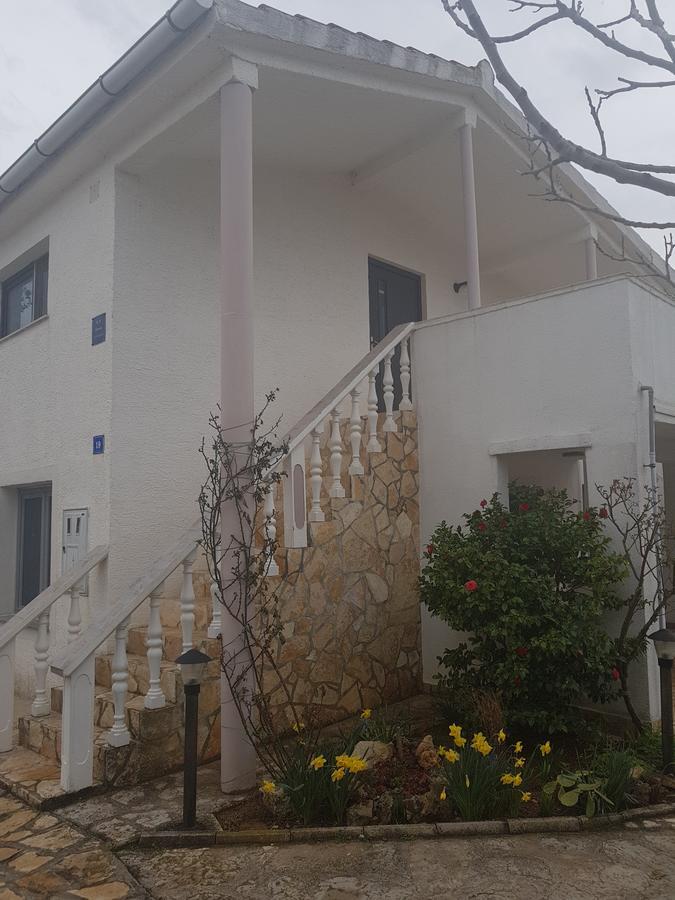 Apartments Mas-Rafaj Vir Exterior photo