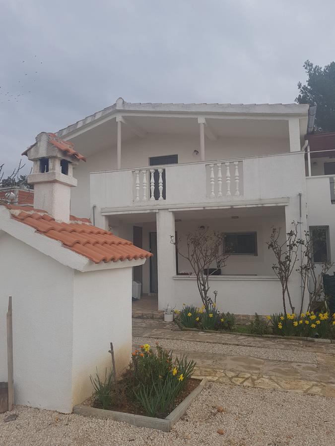 Apartments Mas-Rafaj Vir Exterior photo
