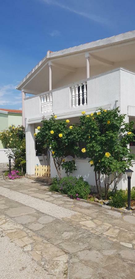 Apartments Mas-Rafaj Vir Exterior photo